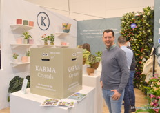 Berry v/d Meer with Karma plants. In the box one can see a new variety called Karma Crystals, a naturally sparking anthurium (which is best visible in dim light)